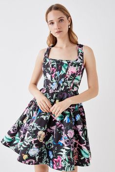 Get night out ready with this The Collector Square Neck Twill Mini Dress💗 Shop online now. Corset Bodice, Lace Skater Dress, Spring Floral Dress, Feminine Silhouette, Halterneck Dress, Mini Dress Shop, Going Out Dresses, Lace Maxi Dress, Petite Dresses