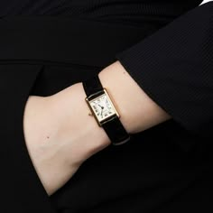 Tank Louis Cartier, Semi Formal Mujer, Cartier Tank Louis, Omega Seamaster Deville, Cartier Watches Women, Tank Watch, Army Watches, Watches Women