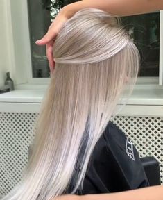 Bleach Hair Ideas, Diy Bleach, Ice Blonde Hair, Bleach Hair, Perfect Blonde Hair, Best Hair Dye, Summer Blonde Hair, Icy Blonde Hair, Hair Milk