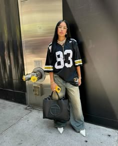 #fashion #katjasminee#ahs #style Hiphop Fits, Jerseys Outfit, Winter Drip, Drip Outfits, Tom Girl, Bold Women, Shaving Your Head, Buzz Cuts