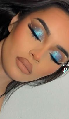 Teal Makeup, Blue Eyeshadow Makeup, Quinceanera Makeup, Applying Eyeshadow, Blending Colors, Prom Eye Makeup, Rave Makeup, Eye Makeup Designs