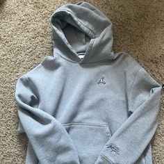 Jordan Grey Hoodie Jordan Clothes, Hoodie Jordan, Clothes Teen, Grey Jordans, Clothes Brands, Jordan Grey, Outfit Streetwear, Jordan Shirts