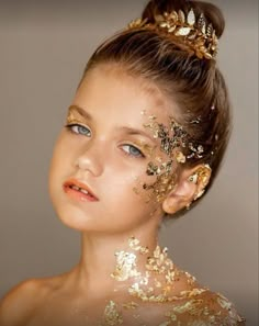 Gold Costume Ideas, Gold Face Paint, Goddess Makeup, Angel Makeup, Gala Ideas, High Fashion Makeup, Gold Costume, Branding Photoshoot Inspiration, Makeup Pro