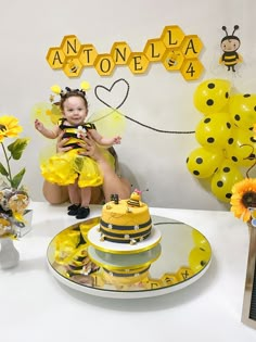 Birthday Party Paper Decorations, Bee Cake, Disney Birthday Cakes, Bee Cakes, Boy Birthday Decorations, Simple Birthday Decorations, Baby Boy Scrapbook