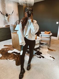 Balsam Hill Frosted Alpine Balsam … curated on LTK Chelsea Deboer Outfits, Chelsea Deboer Style, Chelsea Deboer, Town Outfits, Outfits With Hats, Sporty Outfits, Casual Fall Outfits, Style Home, Fall Looks