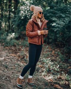 Jean Top Outfits, Hoddies Outfits, Cabin Outfit, Cute Hiking Outfit, Cute Date Outfits, Winter Survival, Colorado Outfits, Hiking Outfit Fall