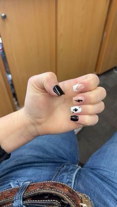 Cute Easy Nails Design, Cute Nails Holiday, Cute Country Acrylic Nails, Country Nails Simple, Punchy Cowgirl Nails, Cute Western Nails Acrylic Simple, Plain Western Nails, Western Simple Nails, Nail Ideas Country Concert