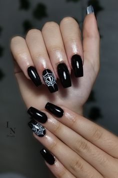 spider web Gothic Nail Designs Short, Black Nails Spider Webs, Black Nails With Spider Web, Spider Nails Designs, Halloween Acrylic Nail Ideas, Black Spider Web Nails, Gothic Short Nails, Black Spider Nails, Gothic Nails Short