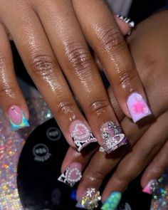 Short Designed Nails, Short Nail Set With Charms, Freestyle Duck Nails Short, Short Nails Acrylic Charms, Short Pink Freestyle Nails, Junk Nails Black Women, Nails For Back To School Short, Shorties Nails With Charms, Short Acrylic Nails Freestyle