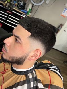 Puerto Rican Haircut, Temper Fade, Taper Fade Alto, Mid Drop Fade, Buzzcut Men Fade, Man Bun Curly Hair, Buzz Cut Boys, Types Of Fade Haircut