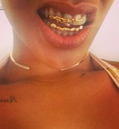 One of da best grillz I've ever seen Rihanna Show, Looks Rihanna, Rihanna Photos