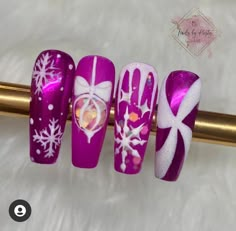 Lilac Christmas Nails, Purple Christmas Nail Designs, Xmas Nails Pink, Cristhmas Nails, Purple Holiday Nails, Purple Christmas Nails, Cute Xmas Nails, Christmas Nails Glitter, Christmas Nails Red