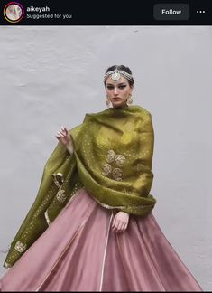 Pink Choli, Shadi Outfits, After Wedding Outfit, Shaadi Dresses, Latest Bridal Lehenga Designs, Garba Dress, Monday Outfit, Silk Kurti Designs