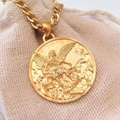 ★ St Micheal Archangel Pendant ★ Handcrafted St Micheal Archangel pendant/necklace for Men and Women. * Materials/Finishes ➤ Sterling Silver (Silver 925) ➤ 24K Gold Plated over Silver 925 ➤ 14K Rose Gold Plated over Silver 925 * Dimensions ➤ 3.4 x 3.0 x 0.4 cm (~ 1.3 x 1.2 x 0.2 inches)/Bail: Suitable for up to ~ 4.5 mm (~ 0.18 inches) Chain * Weight: ~ 15 grams (in Silver 925) ----------------------------------------------------------------------------- IMPORTANT NOTES: ------------------------ Arch Angel Michael, St Michael Necklace, Angel Michael, Arch Angel, St Michael Pendant, Tanzanite Pendant, Necklace Men, Nana Gifts, Precious Jewels