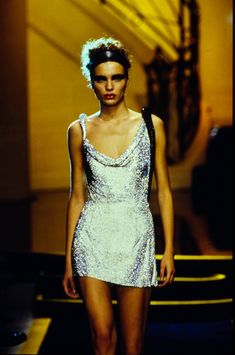 Atelier Versace Fall 1997 Couture https://www.vogue.com/fashion-shows/fall-1997-couture/atelier-versace/slideshow/collection#59 Vintage Versace Dress, Runway Fashion Aesthetic