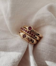 womens Stacked Vintage Rings, Rose Gold And Yellow Gold Together, Custom Ring Designs Ideas, Gold Ring Red Stone, Pretty Jewellery Rings, Vintage Ring Stack, Gold Rings With Stones, Rings Aesthetic Gold, Eclectic Rings