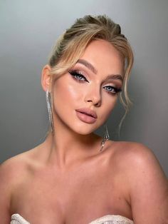 Makeup For Night Out, Sanggul Cepol, Prom Eyes, How To Do Makeup, Pink Glam, Evening Makeup, Glamorous Makeup, Bridal Makeup Looks, Hair Stylist Life