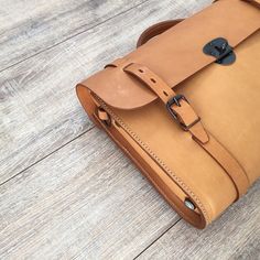 Mens bag Veliko Tarnovo Bulgaria, Veliko Tarnovo, Mens Bag, Wood Fashion, Field Bag, Insulated Lunch Bags, Leather Laptop