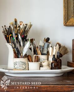 there are many different types of paint brushes in the cup