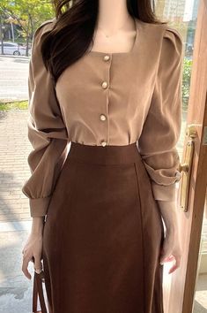 Collar Blouse Outfit, Korean Dress Fashion, Sunday Skirt, Sunday Dress Outfit, Formal Blouses, Blouse Korean Style, Lace Blouses, Korean Shirt, Korean Blouse