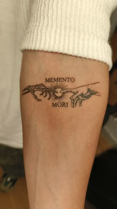 a woman with a tattoo on her leg that reads, mementoo mori