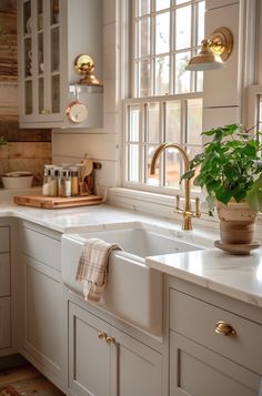 Shed light on your farmhouse kitchen sink with innovative lighting ideas. Explore pendant lights, recessed lighting, and other fixtures that illuminate and