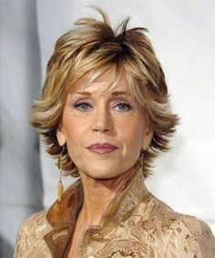 SHORT LAYERED HAIRSTYLE- great for thick hair; shaggy hairstyle with layering down the cheekbones and flipped out ends Big Cornrows, Jane Fonda Hairstyles, Women Haircuts, Long Haircut, Haircuts Ideas, Asymmetrical Hairstyles, Shoulder Hair, Bangs Short, Shag Hairstyles