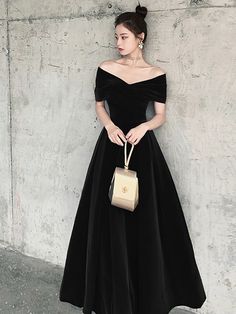 Black Off Shoulder Chic Sweetheart Party Dress,velvet Evening DressMaterial：velvetColor:as picture or custom colorNeckline:Off shoulderrBack details:lace -upStyle:elegantDress type:A-line&ltp&gtFeatures:simple&lt/p&gt&ltbr/&gt&ltp&gtCustomized service and Rush order are available.&lt/p&gt&ltbr/&gt&ltp&gtThis dress could be custom made, there are no extra cost to do custom size and color.&lt/p&gt&ltbr/&gt&ltp&gtPlease leave your phone number for shipping when you order the dress.&lt/p&gt&ltbr/&gt V Neck Off Shoulder Dress, Off Shoulders Black Dress, Black Velvet Off The Shoulder Dress, Elegant A-line Velvet Party Dress, Velvet A-line Evening Dress, Velvet Party Dress With Sweetheart Neckline, Velvet Dress With Sweetheart Neckline For Party, Velvet Sweetheart Neckline Party Dress, Evening Velvet Dress With Sweetheart Neckline