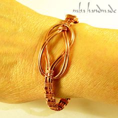 Hammered Wire Jewelry, Wire Bracelet Tutorial, Copper Bracelets, Copper Wire Jewelry, Copper Jewelry Handmade, Modern Bracelets, Wire Jewelry Designs, Wire Wrapped Bracelet, Copper Cuff