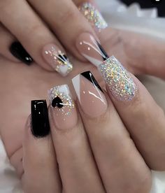 Black Nails Birthday Set, Cute Graduation Nail Ideas, Raider Nails Designs, Black And Neutral Nails, Black Nail Art Short, Nails For Wedding Guest Classy, Cute Short Black Nails, Black New Years Eve Nails, Creative Nails Acrylic