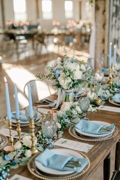 the table is set with blue and white flowers