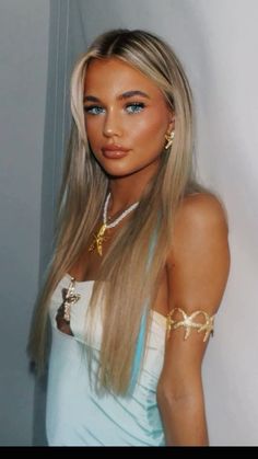 Aquamarine Costume, Mermaid Halloween Outfit, Greek Goddess Costume Halloween, Sailor Halloween, Rave Halloween Costumes, Blonde Halloween Costumes, Mermaid Halloween Costumes, Cute Group Halloween Costumes