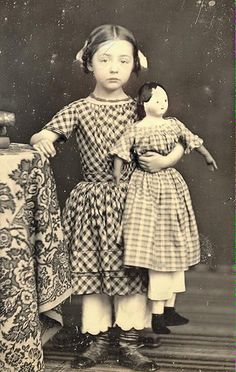 Vintage Children Photos, Victorian Photos, Old Photography, China Dolls, Post Mortem, Old Dolls, Antique Postcard, Vintage Portraits, Antique Photos