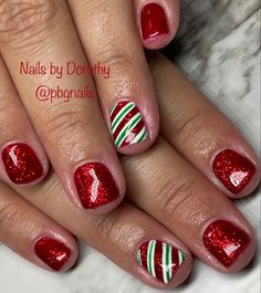 Simple Festive Nails, Christmas Dip, Nail Colors Winter, Nail Art Videos, Xmas Nails, Christmas Nail Art, Dipped Nails