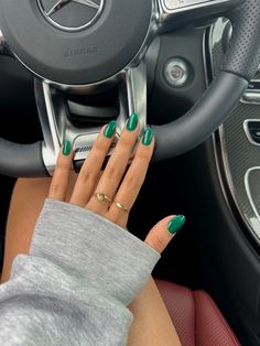 Different Nail Color Ideas, Nails Acrylic Plain Simple, September Summer Nails, Almond Nail Colors Summer, August Nails Green, Gel Nails Light Green, Nail Inspo End Of Summer, Simple Solid Color Nail Ideas, Plain Shellac Nails