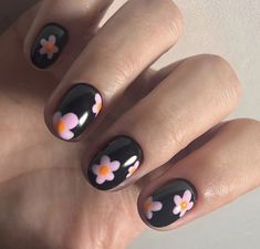 Short Nail Nail Art, 60s Nail Art, Fun Short Nails, Manicure Gel, Short Nail, Short Nail Designs, Minimalist Nails, Dream Nails, Funky Nails