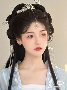 Historical Chinese Hairstyles, Chinese Ancient Hairstyle, Ancient China Hairstyles, Ancient Chinese Makeup, Lore Building, Chinese Traditional Makeup, Hanfu Makeup