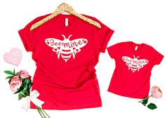 Bee Tshirt, 21st Birthday Shirts, Mommy And Me Shirts, Kid Outfits, Outfit Dinner, Mom And Daughter Matching, Mommy And Me Shirt, Matching Mom, Red Bodysuit