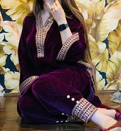 Dress Design Pakistani, Velvet Suit Design, Kurti Designs Party Wear, Simple Pakistani Dresses, Designer Dresses Casual