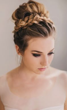 Best Homecoming Hairstyles - #Hairstyles #Homecoming Easy Updos For Medium Hair, Braids With Shaved Sides, Prom Hair Updo, Long Box Braids, Homecoming Hairstyles Updos, Braided Ponytail Hairstyles, Peinados Fáciles Para Cabello Corto, Wedding Hairstyles Updo, Short Pixie Haircuts