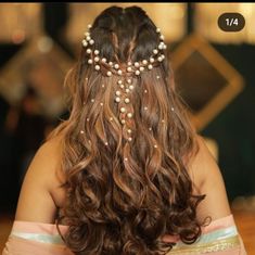 Engagement Hairstyles Indian Brides With Gown, Sangeet Hairstyles For Bride, Haldi Hairstyle, Mehndi Hair, Western Hairstyles, Pony Hairstyles, Hair Style Vedio, Engagement Hairstyles