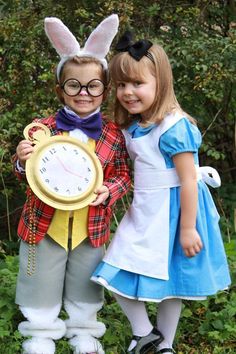 Sibling Halloween Costumes, Sibling Costume, Halloween Creative, Matching Halloween Costumes, Rabbit Costume, Diy Kostüm