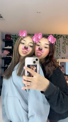 Pretty Selfies Snapchat Filters, Picture To Do With Your Best Friend, Photos To Do With Bestie, Snapchat Dog Filter Selfie, Selfie Ideas 2 People, Insta Story With Best Friend, Pics To Take With Your Bff, Dog Filter Snapchat, Picture Ideas For Best Friends