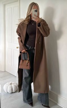 Casual Outfits With Coat, Long Coats Women Outfit, Women Long Coat Outfits, Outfits With Wool Coat, Long Brown Wool Coat Outfit, Brown Wool Trench Coat, Chocolate Trench Coat Outfit, Outfits With A Trench Coat, Teddy Trench Coat Outfit