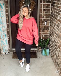 Female Gym Teacher Outfits, Plus Size Cute Comfy Outfits, Soccer Mom Outfit Plus Size, Lululemon Outfit Plus Size, Plus Size Soccer Mom Outfits, Lululemon Plus Size, Mid Size Athletic Outfits, Plus Size Lululemon Outfit, Plus Size Relaxed Outfits