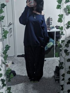 11/12/23 Lazy Streetwear Outfits, Comfy Alternative Outfits, Black Baggy Clothes, Baggy Clothes Girl, Comfy Clothes Outfit, Simple Outfits For Winter, Baggy Goth Outfit, Chill Comfy Outfit, Women Wearing Mens Clothes