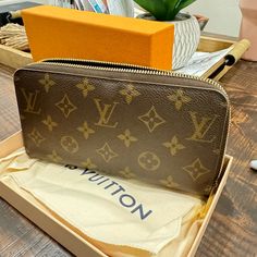 Authentic Lv Zippy Wallet. Great Condition. Louis Vuitton Wallet Women, Bags Louis Vuitton, Louis Vuitton Brown, Louis Vuitton Wallet, Purse Accessories, Louis Vuitton Bags, Long Wallet, Wallets, Louis Vuitton