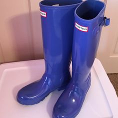 Authentic Hunter Gloss Boots - Blue Size 6 Worn Only Once... Basically Brand New!! Hunter Shoes, Women Hunters, Hunter Boots, Winter Rain, Rubber Rain Boots, Rain Boots, Color Blue, Size 6, Women Shoes