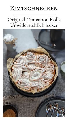 Eine runde Springform mit Zimtschnecken - Cinnamon Rolls. Vegetarian Desserts, Easy Baking Recipes, Easy Baking, Diy Food, Diy Food Recipes, Soul Food, Fall Recipes