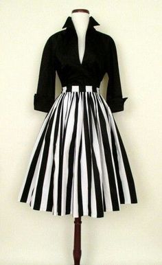 Paris Skirt, Rockabilly Outfits, Hepburn Style, Lauren Bacall, Black And White Stripes, 1950s Fashion, 가을 패션